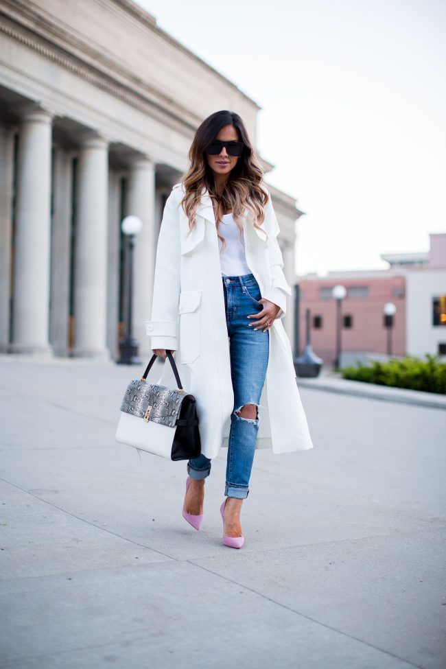 fashion blogger mia mia mine wearing a white trench coat from asos and levi's jeans