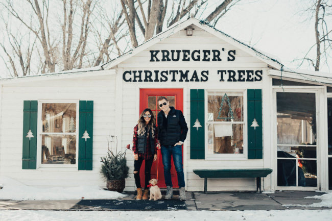 mia-mia-mine-merry-christmas-couple
