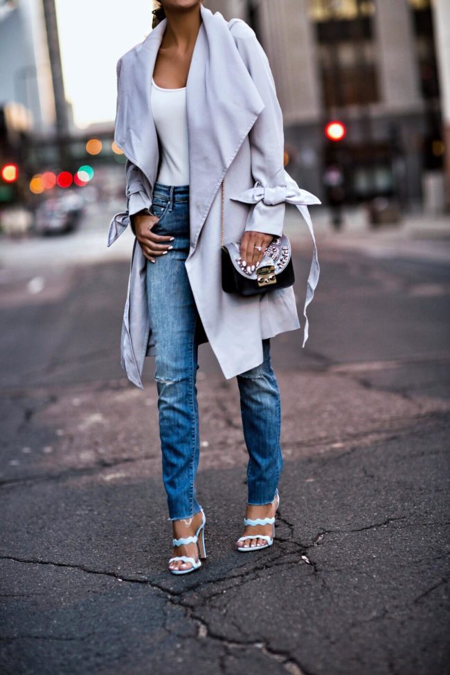 Skinny jeans and strappy heels for a fall date night look