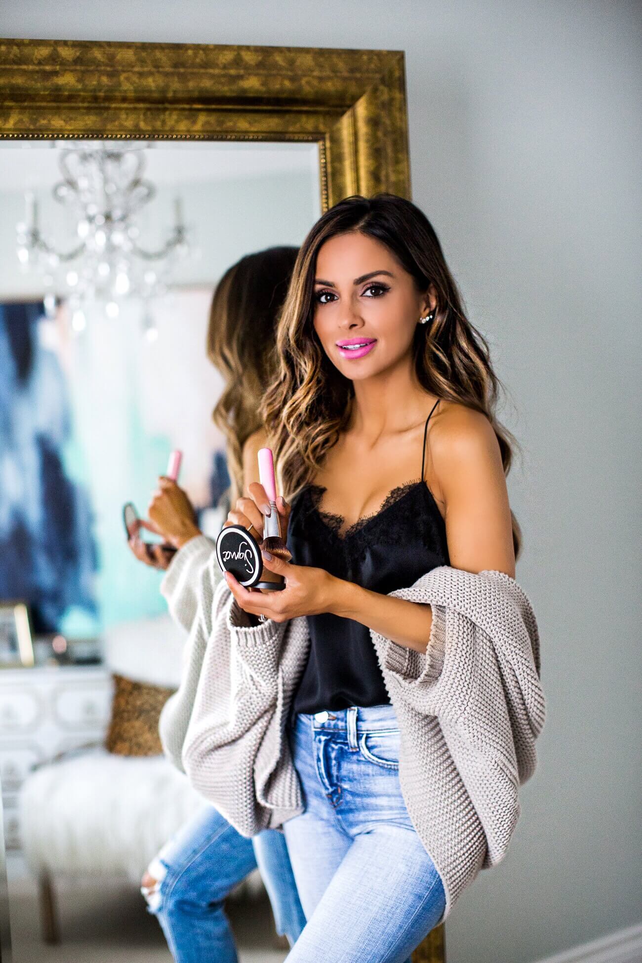 beauty blogger mia mia mine using sigma brushes