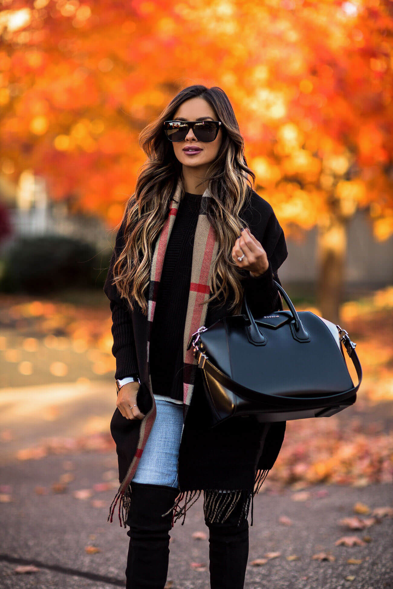 fashion blogger mia mia mine wearing a givenchy antigona bag