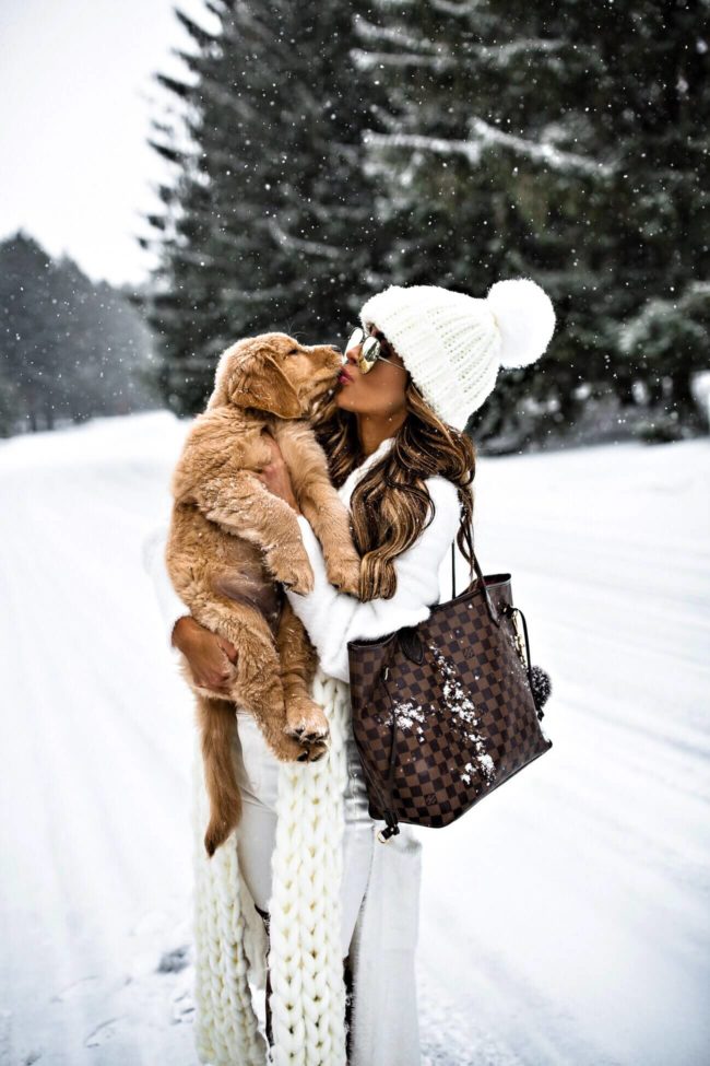 fashion blogger mia mia mine wearing quay gold sunglasses and a louis vuitton neverfull mm bag