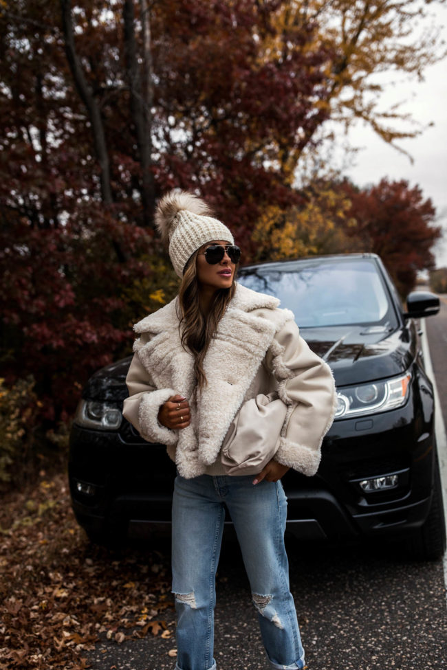 fashion blogger wearing a cozy fall outfit