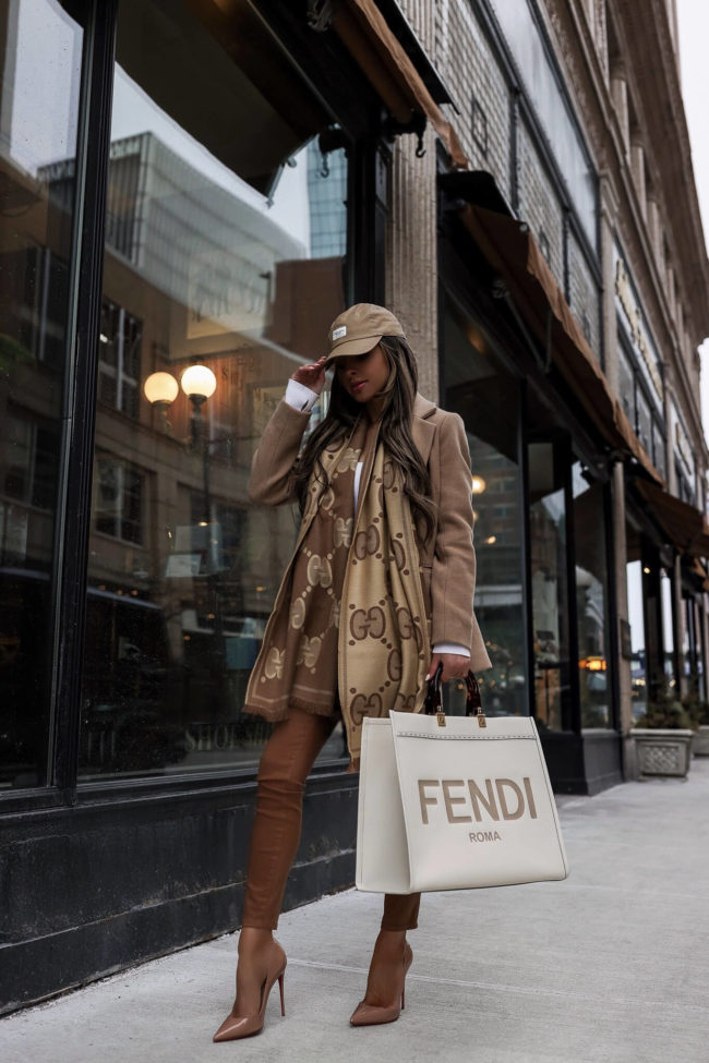 fashion blogger wearing a white fendi sunshine tote and a gucci scarf