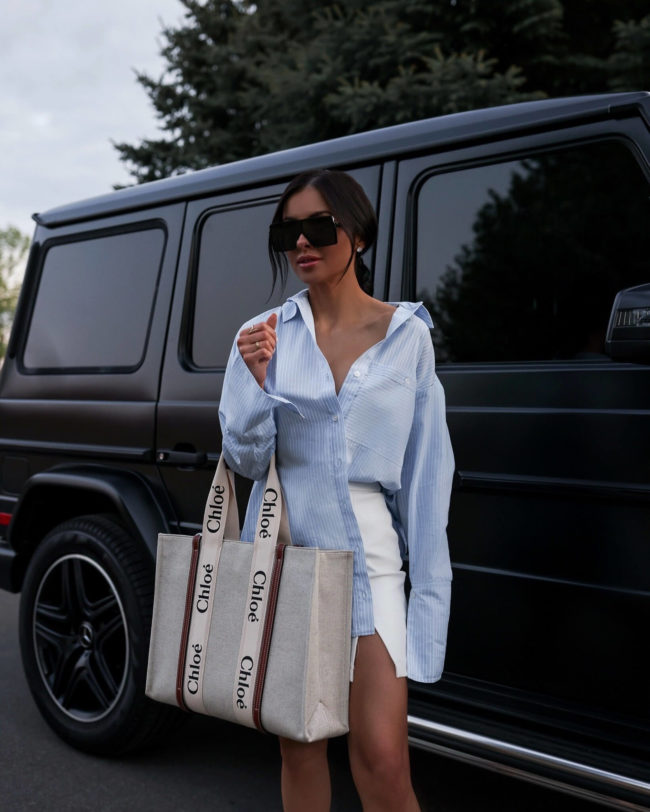 fashion blogger mia mia mine wearing a chloe woody tote