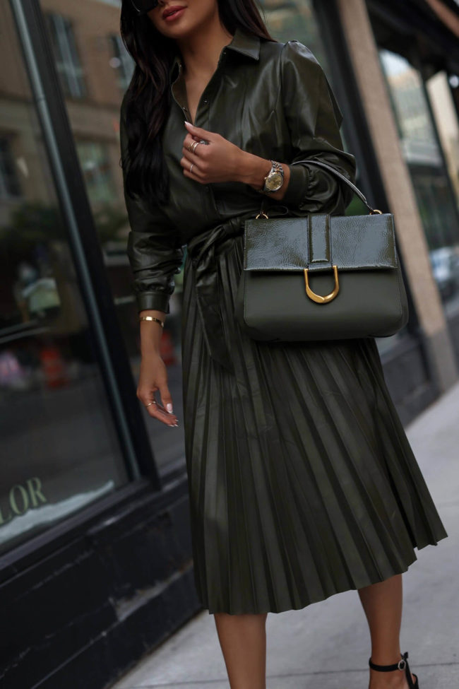 fashion blogger wearing a green bag from walmart's scoop line for fall