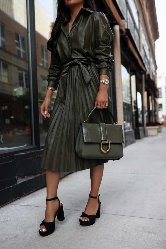 fashion blogger wearing walmart scoop heels