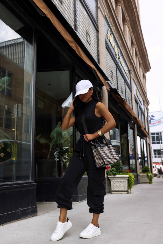mia mia mine wearing black cargo sweatpants from walmart