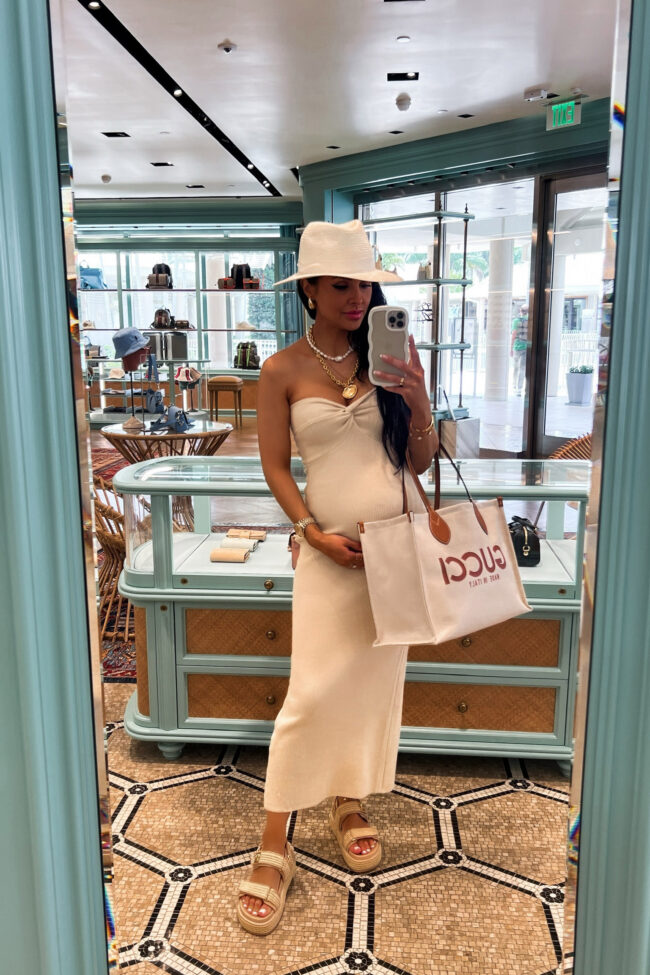 brunette fashion blogger wearing a gucci canvas tote